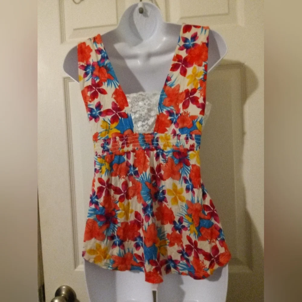 Love on a hanger floral top - Picture 3 of 4